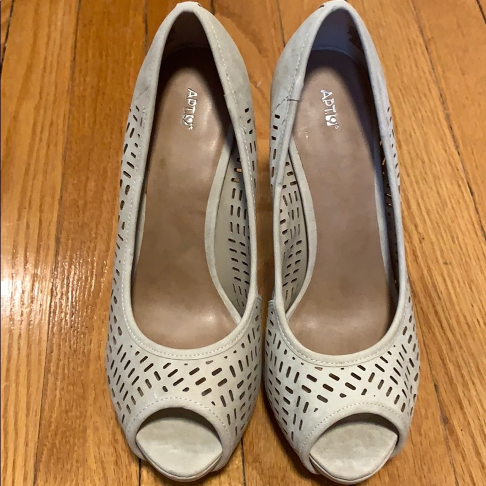 Apt 9 Suede Heels Size 7 1/2